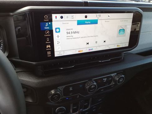 Used 2025 Jeep Wrangler Willys image 22