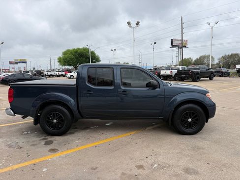 Used 2017 Nissan Frontier SV w/ SV Value Truck Package image 8
