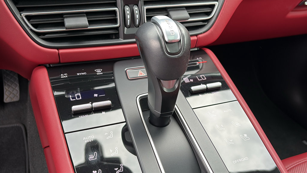 Used 2024 Porsche Macan GTS AWD/4WD image 18