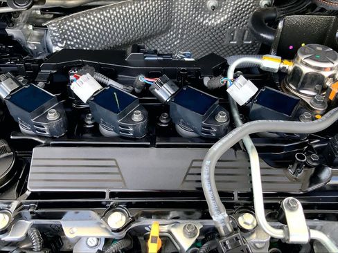 Used 2025 Toyota Corolla LE image 31