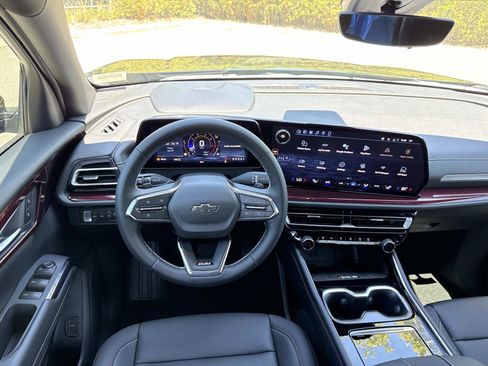 New 2026 Chevrolet Traverse Z71 w/ Driver Confidence Package AWD/4WD image 14