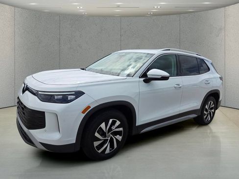 New 2026 Volkswagen Tiguan S FWD image 9