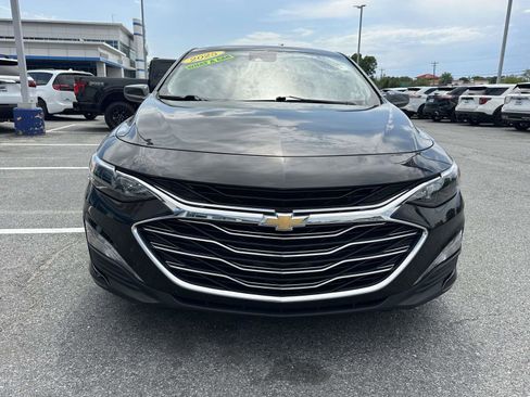 Used 2025 Chevrolet Malibu LT FWD image 2