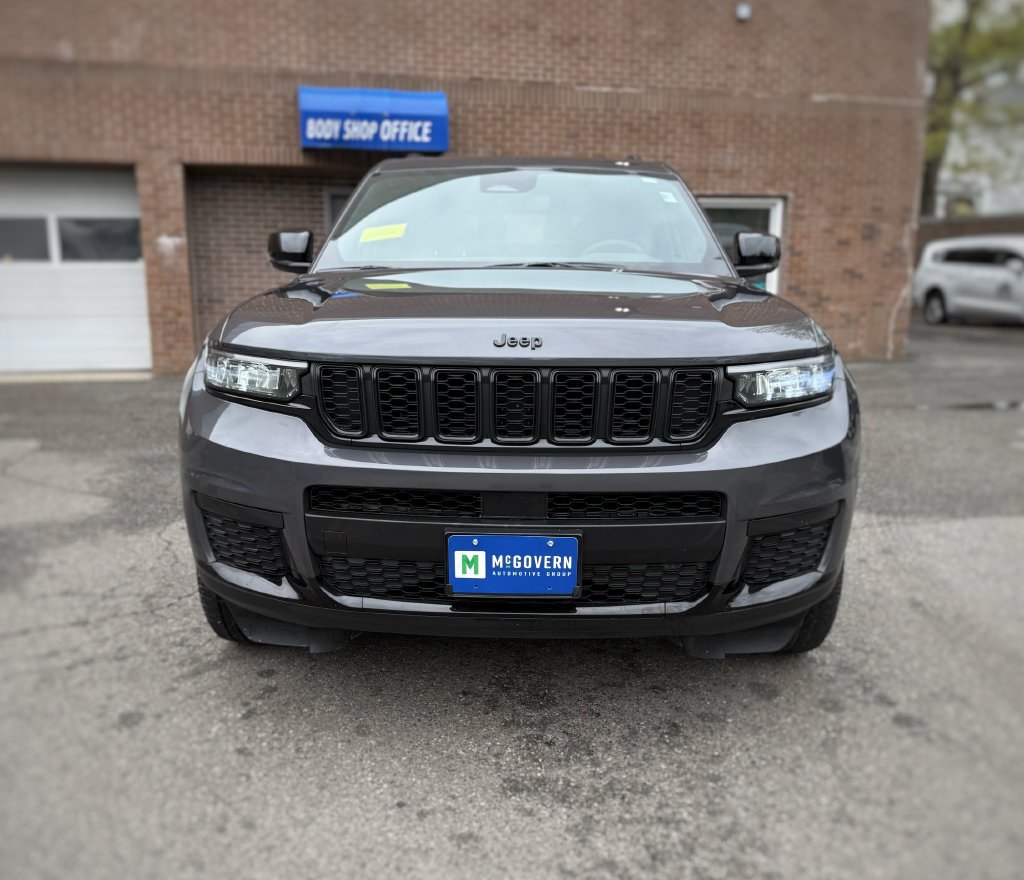 Used 2023 Jeep Grand Cherokee L Laredo AWD/4WD image 2