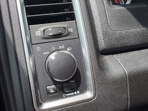 Used 2021 RAM 1500 Classic SLT RWD image 25