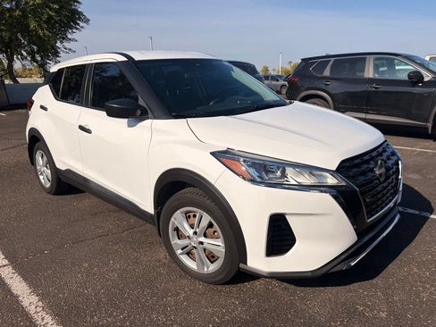Used 2022 Nissan Kicks S FWD image 3