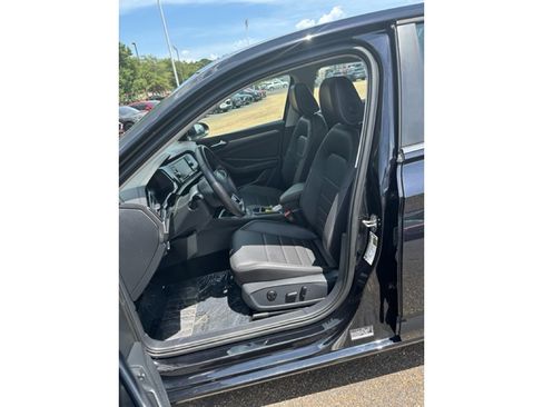 Used 2024 Volkswagen Jetta SE image 6