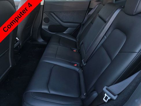 Used 2024 Tesla Model Y 2WD image 12