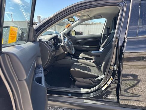 Used 2025 Mitsubishi Outlander Sport image 14