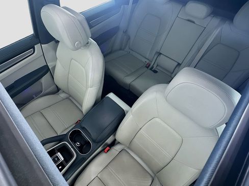 Certified 2023 Porsche Cayenne Platinum Edition AWD/4WD image 14