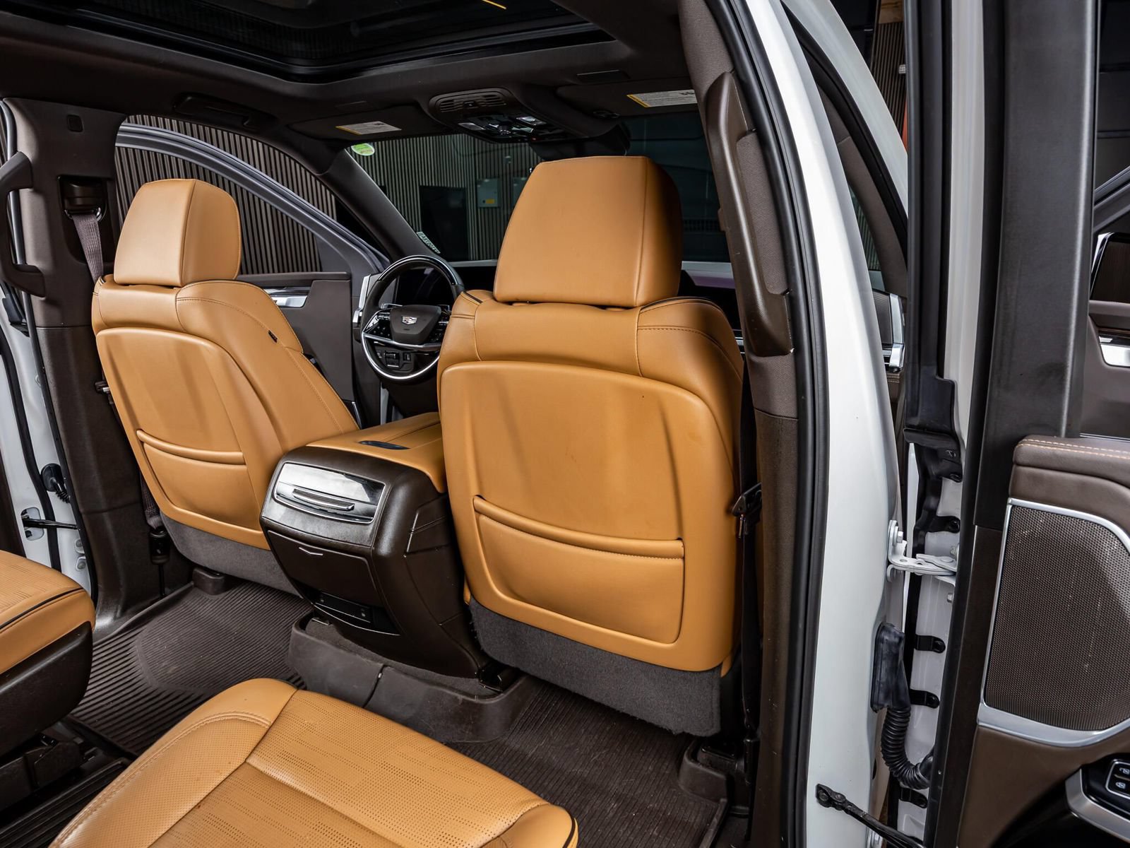 Used 2025 Cadillac Escalade Premium Luxury w/ LPO, Floor Liner Package AWD/4WD image 29