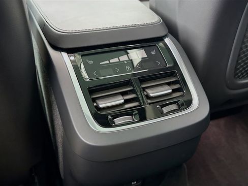Certified 2025 Volvo XC90 B6 Plus AWD/4WD image 26