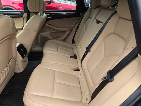 Used 2023 Porsche Macan S AWD/4WD image 13