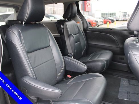 Used 2017 Toyota Sienna SE Premium image 23