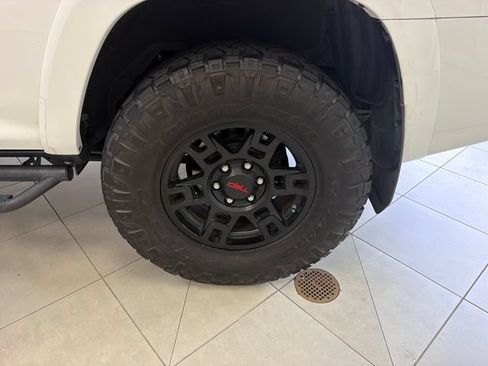 Used 2018 Toyota 4Runner SR5 Premium AWD/4WD image 30