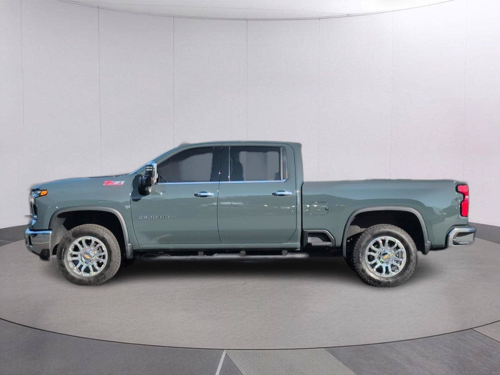 Used 2025 Chevrolet Silverado 2500 LTZ w/ LTZ Convenience Package AWD/4WD image 2