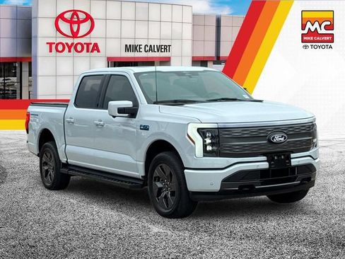 Used 2025 Ford F150 Lightning Lariat AWD/4WD image 7