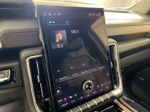 Used 2025 GMC Yukon XL Denali image 18