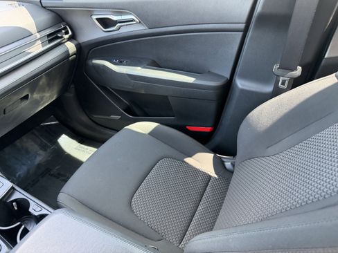Used 2023 Kia Sportage LX FWD image 15