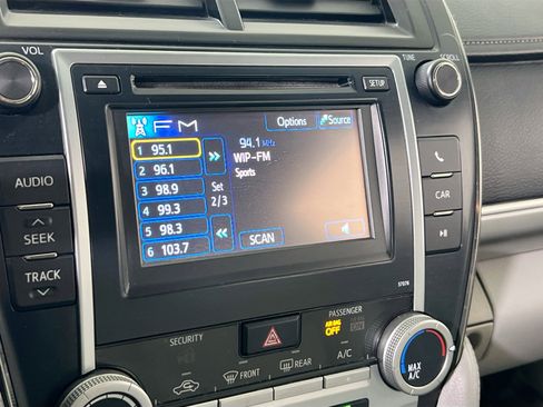 Used 2013 Toyota Camry LE image 13