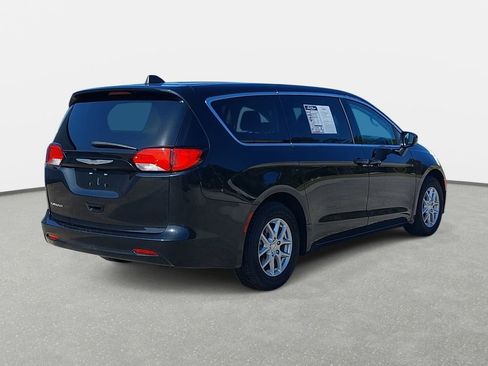 Used 2023 Chrysler Voyager LX FWD image 5