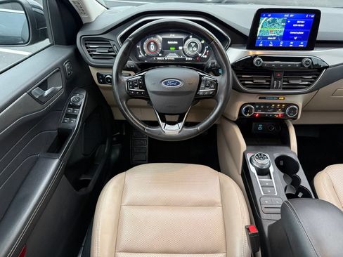 Used 2022 Ford Escape Titanium FWD image 26