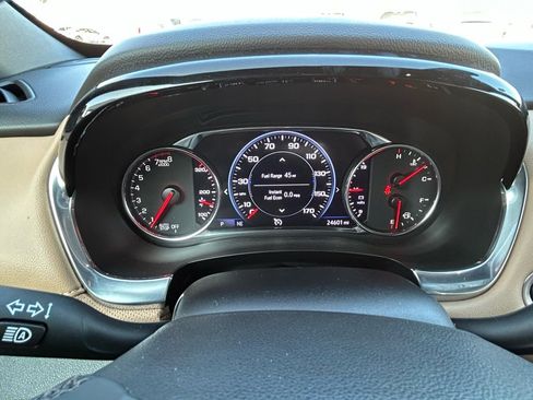 Used 2023 Chevrolet Traverse Premier image 14