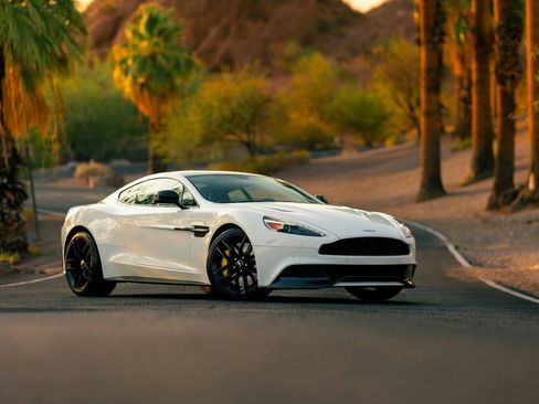 Used 2015 Aston Martin Vanquish Coupe image 19