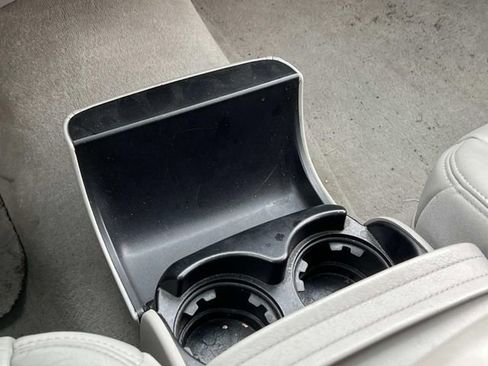 Used 2006 Cadillac DTS w/ Trunk Convenience Package image 26