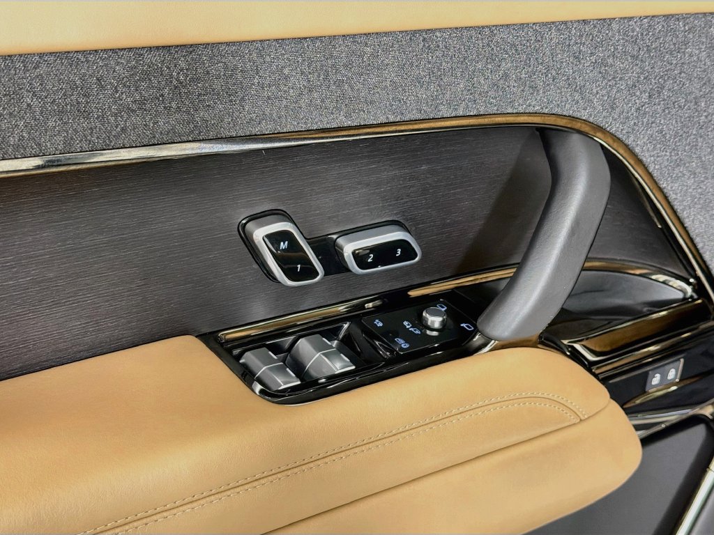 Certified 2025 Land Rover Range Rover Sport SE AWD/4WD image 18