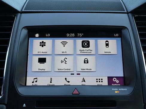 Used 2018 Ford Taurus SEL w/ Equipment Group 201A FWD image 11