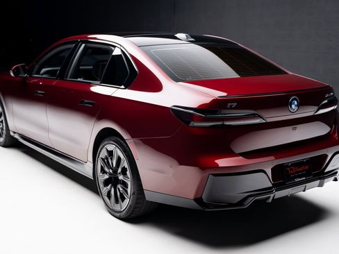 Used 2023 BMW i7 xDrive60 w/ Parking Assistance Package image 23