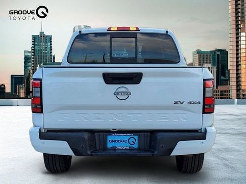 Used 2022 Nissan Frontier SV w/ Technology Package image 5