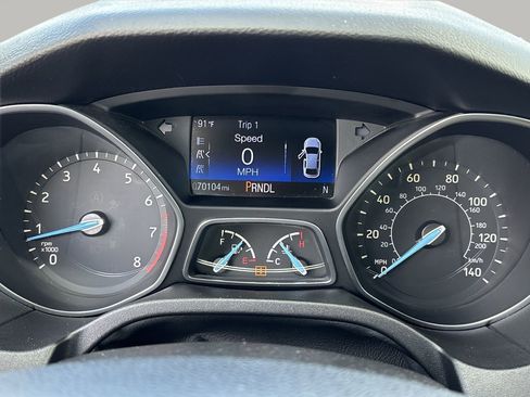 Used 2016 Ford Focus SE w/ SE Power Seat Package image 28