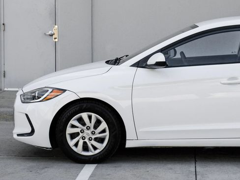 Used 2017 Hyundai Elantra SE FWD image 11