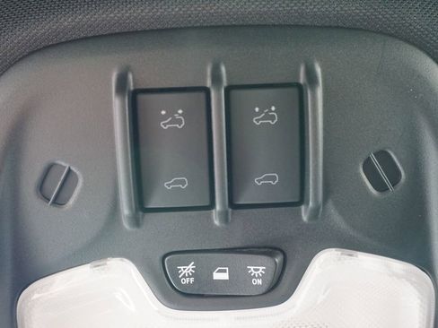 Used 2024 Chevrolet Colorado ZR2 w/ Safety Package image 35