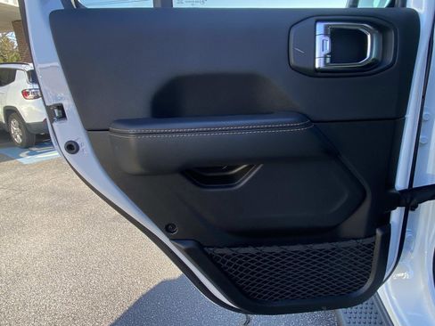 Certified 2025 Jeep Wrangler Sahara image 17