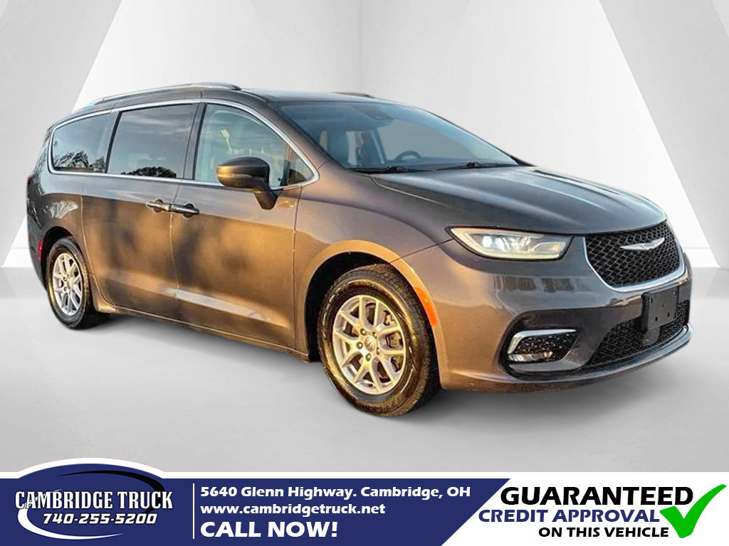 Used 2021 Chrysler Pacifica Touring-L FWD image 1