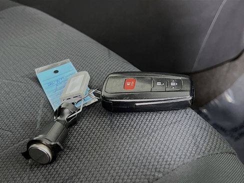 Used 2021 Toyota RAV4 XLE image 36