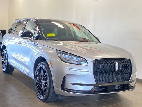 Used 2023 Lincoln Corsair AWD w/ Equipment Group 101A image 2