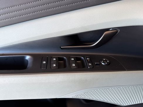 Used 2025 Hyundai Elantra Limited FWD image 10