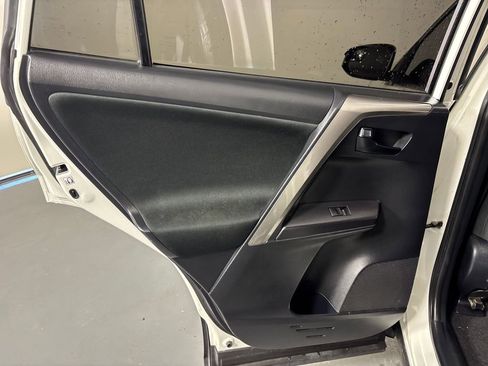 Used 2018 Toyota RAV4 LE image 28