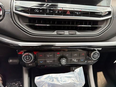 New 2026 Jeep Compass Limited w/ Sun, Sound & Navigation Group AWD/4WD image 15