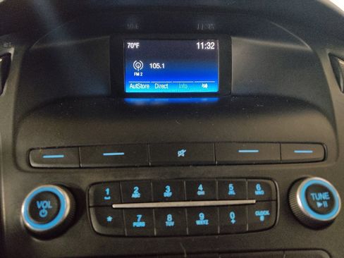 Used 2018 Ford Focus SE w/ SE Appearance Package image 25