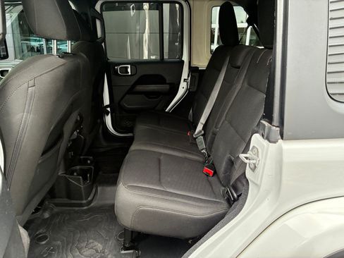 Used 2018 Jeep Wrangler Unlimited Sahara AWD/4WD image 26