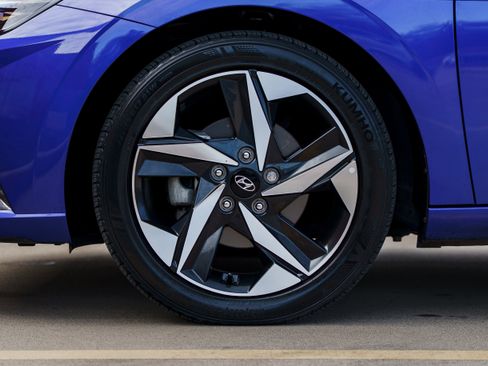 Used 2023 Hyundai Elantra Limited image 26