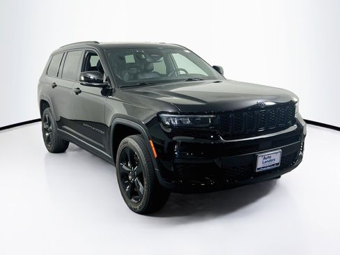 Used 2023 Jeep Grand Cherokee L Laredo AWD/4WD image 3