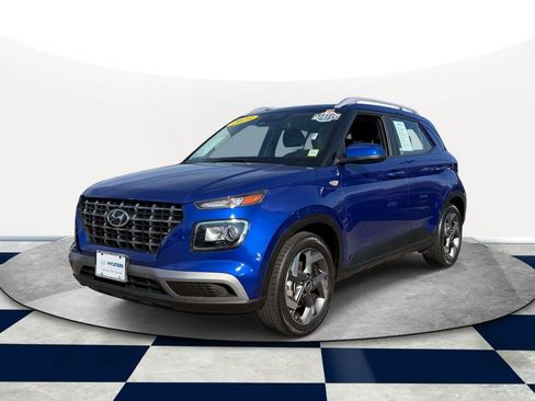 Certified 2023 Hyundai Venue SEL w/ Cargo Package image 2