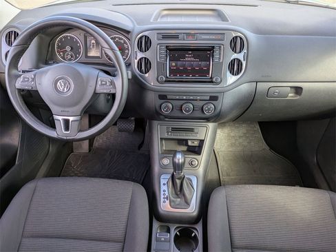 Used 2017 Volkswagen Tiguan S image 33