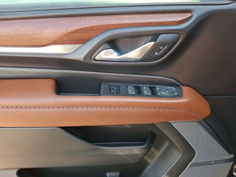 Used 2023 GMC Yukon XL Denali Ultimate AWD/4WD image 13